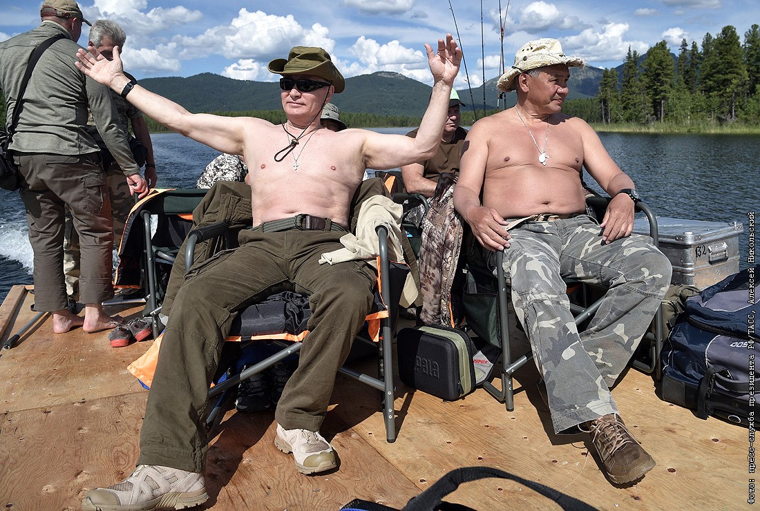 Путин в реке