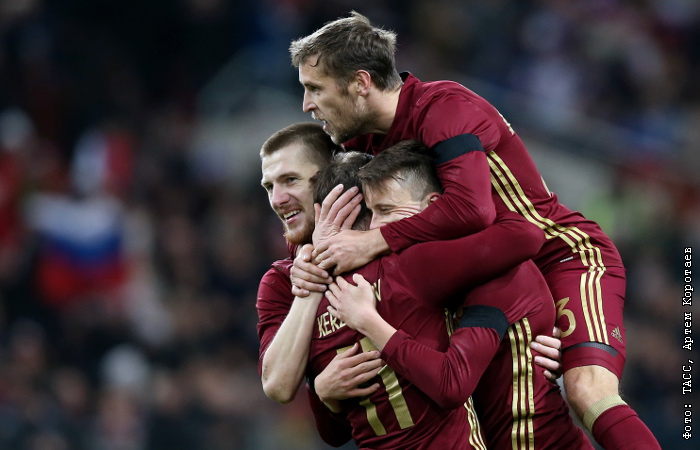 Российские футболисты разгромили литовцев в товарищеском матче