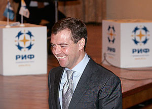 Медведев намерен бороться с "цифровым разрывом" Медведев намерен бороться с "цифровым разрывом"