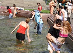 Выходные в столице: жара, ливни, ветер Выходные в столице: жара, ливни, ветер