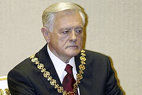    :       ,    -    