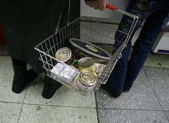 Полное спокойствие - полки ломятся Полное спокойствие - полки ломятся