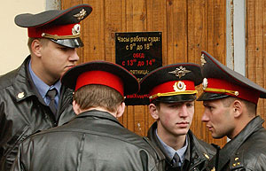 По году на брата за шпионаж По году на брата за шпионаж