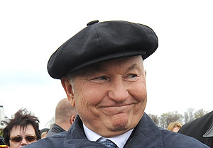 "Лужков продолжает работать" "Лужков продолжает работать"