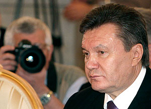 Янукович подписал закон о русском языке Янукович подписал закон о русском языке