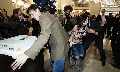  Femen    -  5  5