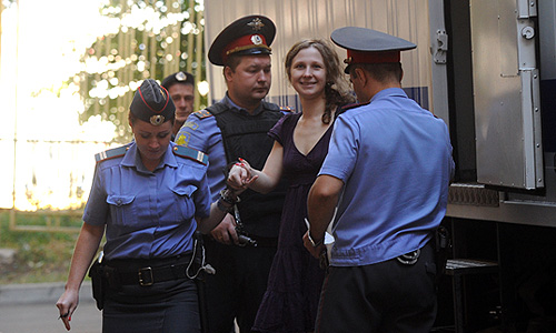 Участница Pussy Riot Мария Алехина, обвиняемая в хулиганстве в храме Христа Спасителя, перед началом рассмотрения дела в Хамовническом суде.