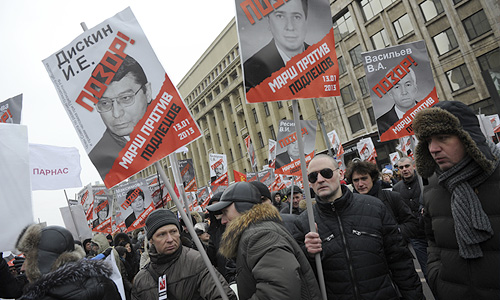 Основное скопление людей по-прежнему концентрируется на пересечении пр.Сахарова и Садового кольца. Сам проспект уже почти опустел.