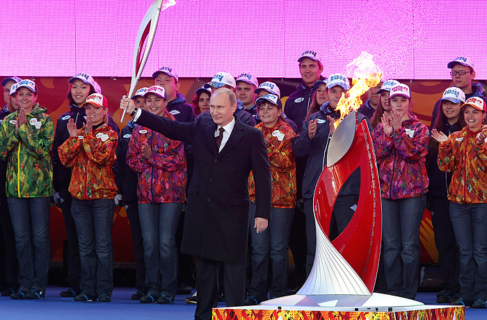 Огонь Олимпиады вспыхнул у Кремля