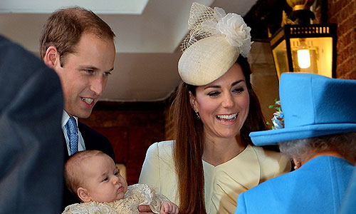 Сына герцога и герцогини Кембриджских Уильяма и Кейт крестил архиепископ Кентерберийский Джастин Уэлби. Церемония носила закрытый характер, на ней присутствовали только 22 человека, в том числе представители трех поколений королевской семьи.