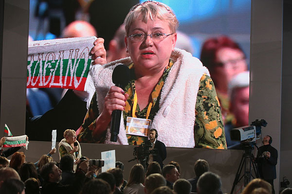 19 декабря 2013. Журналист Мария Соловьенко из Владивостока задает вопрос президенту России Владимиру Путину на большой ежегодной пресс-конференции в Центре международной торговли на Красной Пресне.