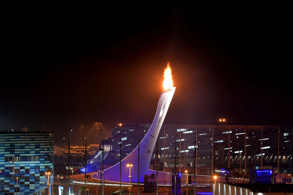 Чаша Олимпийского огня после церемонии открытия XXII зимних Олимпийских игр в Сочи.