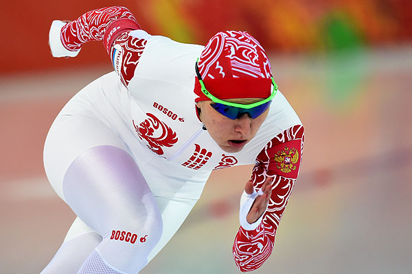 Ангелина Голикова (Россия) на дистанции в первом в забеге на 500 метров в соревнованиях по конькобежному спорту среди женщин.