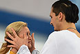 Татьяна Волосожар и Максим Траньков (Россия) после выступления в произвольной программе парного катания на соревнованиях по фигурному катанию.