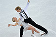 Пенни Кумс и Николас Бакленд (Великобритания) выступают в короткой программе танцев на льду на соревнованиях по фигурному катанию на XXII зимних Олимпийских играх в Сочи.