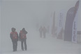 Сотрудники медицинской службы перед началом квалификации сноуборд-кросса на соревнованиях по сноуборду среди мужчин на XXII зимних Олимпийских играх в Сочи.