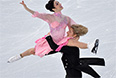 Мерил Дэвис и Чарли Уайт (США) выступают в короткой программе танцев на льду на соревнованиях по фигурному катанию на XXII зимних Олимпийских играх в Сочи.