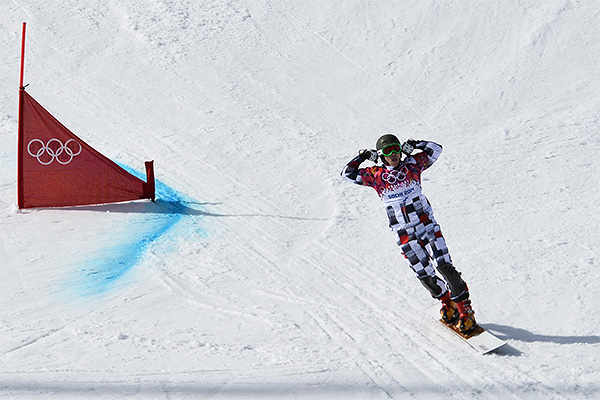 Вик Уайлд в 1/4 финала параллельного гигантского слалома на соревнованиях по сноуборду среди мужчин на XXII зимних Олимпийских играх в Сочи.