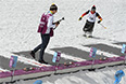 Спортсмены на огневом рубеже во время тренировки национальных сборных по биатлону перед началом XI зимних Паралимпийских игр в Сочи.