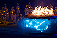 Чаша Паралимпийского огня во время церемонии закрытия XI зимних Паралимпийских игр в Сочи.