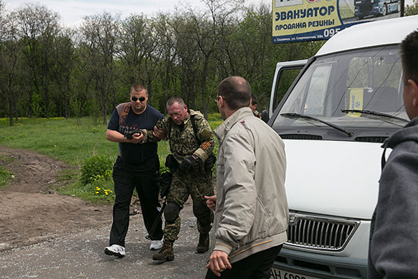 Оказание первой помощи раненому.