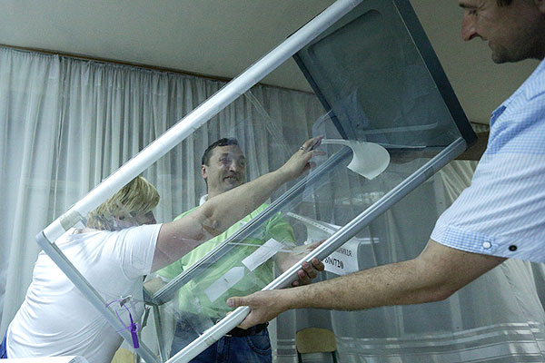 Наиболее высокой явка оказалась на западе страны. В частности, во Львовской области на выборы пришли почти 78 процентов зарегистрированных избирателей.