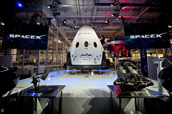 SpaceX  Dragon V2    NASA.  ,   ,  &quot; &quot;           2017 .

