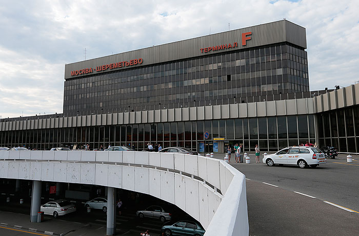 Правительство проверит информацию о смерти пассажира в "Шереметьево" Правительство проверит информацию о смерти пассажира в "Шереметьево"