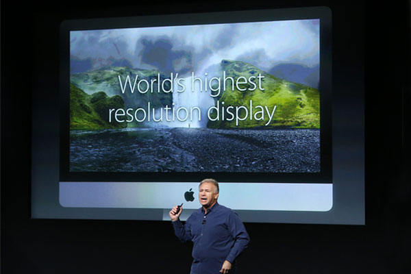 Фил Шиллер представляет новые компьютеры iMac с экранами высокого разрешения.