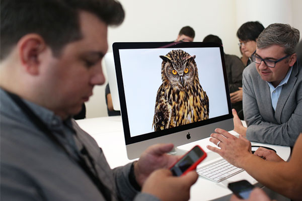 Обновленный iMac на презентации в штаб-квартире Apple в Купертино.