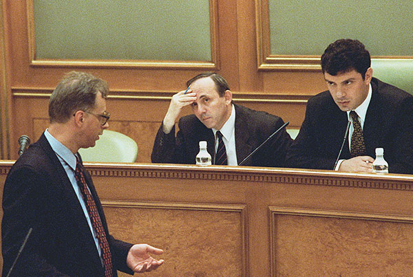 1997 год. Первый вице-премьер правительства Борис Немцов провел заседание правительственной комиссии с представителями министерств по борьбе с коррупцией в экономике.