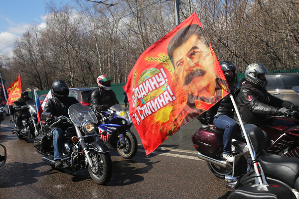 Мотоциклисты во время старта пробега в Москве, 25 апреля