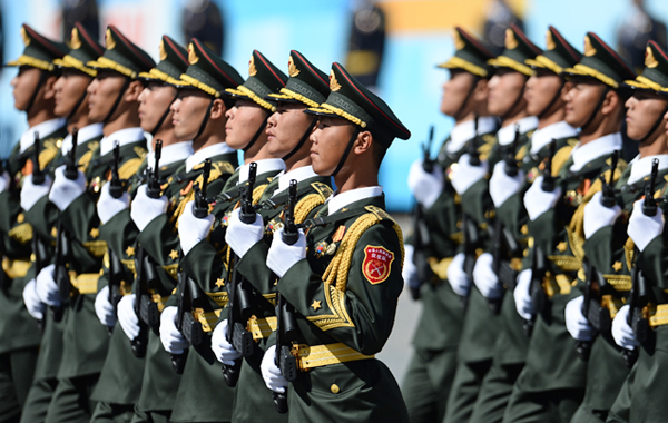 Военнослужащие Народно-освободительной армии Китая во время военного парада на Красной площади