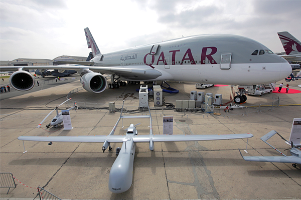 Самолет Airbus А380 и беспилотник на 51-м Международном аэрокосмическом салоне