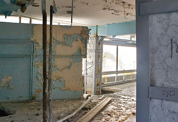 2009 год. В холле лагеря "Алмазный" международного детского центра "Артек".