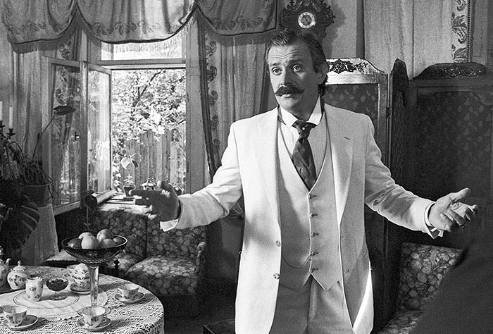 1983 год. Актер Никита Михалков в роли Паратова в фильме "Жестокий романс" режиссера Эльдара Рязанова.