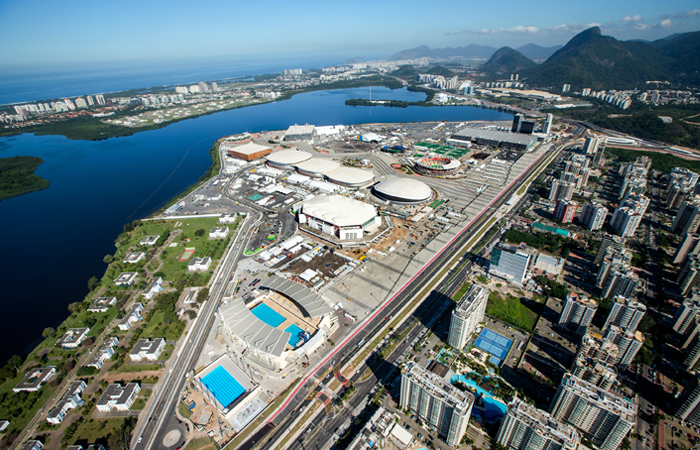 Основные соревнования летних Олимпийских игр пройдут на четырех зонах в Рио: Маракана, Деодоро, Барра и Копакабана. Барра – центральная площадка Олимпиады, где помимо 15 спортивных объектов расположены Олимпийская деревня и Олимпийский парк.