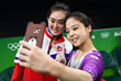Гимнастки Ли Юн Чжу из Южной Кореи и Хон Ын Чон из КНДР сфотографировались во время  квалификационных соревнований, доказав, что спорт еще может объединять людей.