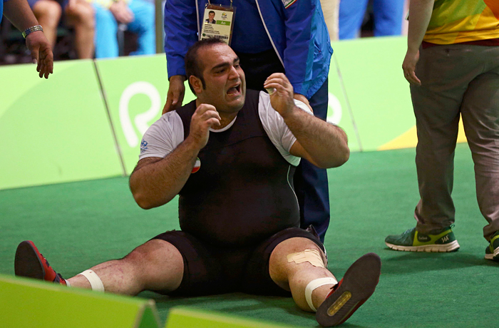 Иранский тяжелоатлет Бехдад Салими (свыше 105 кг) установил мировой рекорд в рывке - 216 кг 
