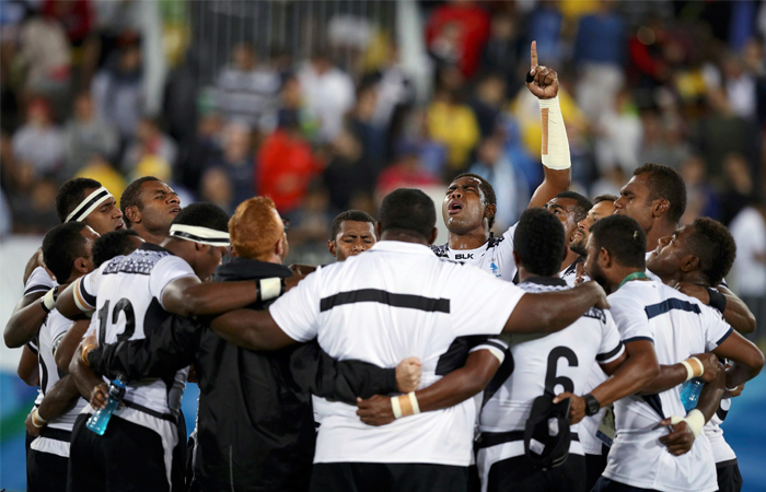 В финале турнира регбистов сборная Фиджи обыграла команду Великобритании – 43:7, завоевав первую золотую медаль в истории. Власти страны объявили два выходных, чтобы граждане смогли как следует отпраздновать победу. Позднее в правительстве объявили, что день победы регбистов станет государственным праздником.
