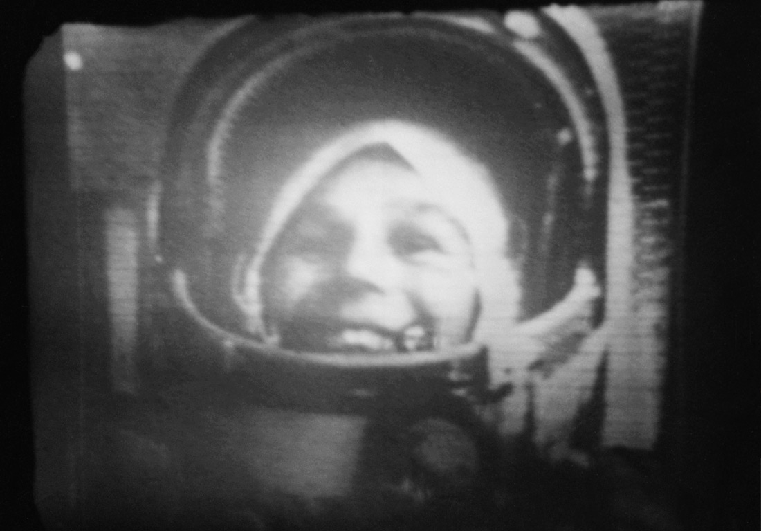 Фотография Валентины Терешковой, полученная Центральным телевидением из космоса с борта корабля "Восток-6". Июнь 1963 года.