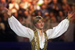 В феврале 2000 года 17-летний Плющенко завоевал свое первое золото в рамках крупнейших турниров. Он стал лучшим на чемпионате Европы в Вене.