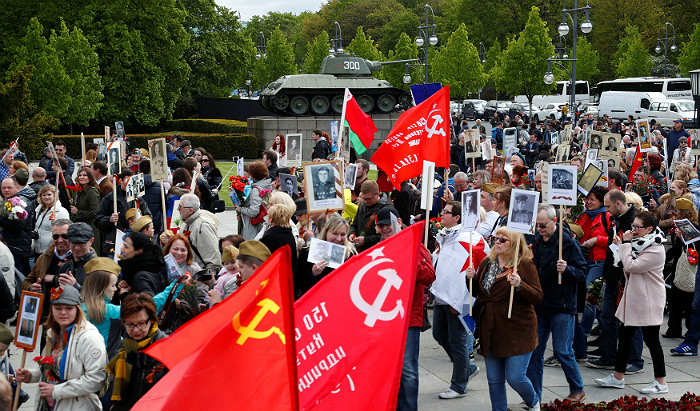 Акция "Бессмертный полк" в Берлине у мемориала советским воинам