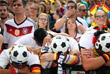 Болельщики сборной Германии после поражения немцев в матче с Южной Кореей и вылета команды из турнира