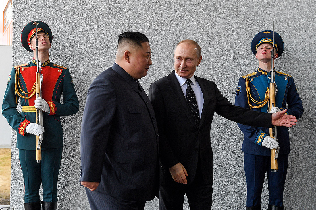 Вопрос о визите Ким Чен Ына в Россию обсуждался неоднократно, соответствующее приглашение было передано в 2017-2018 годах. В мае 2018 года Пхеньян посещал глава МИД России Сергей Лавров.