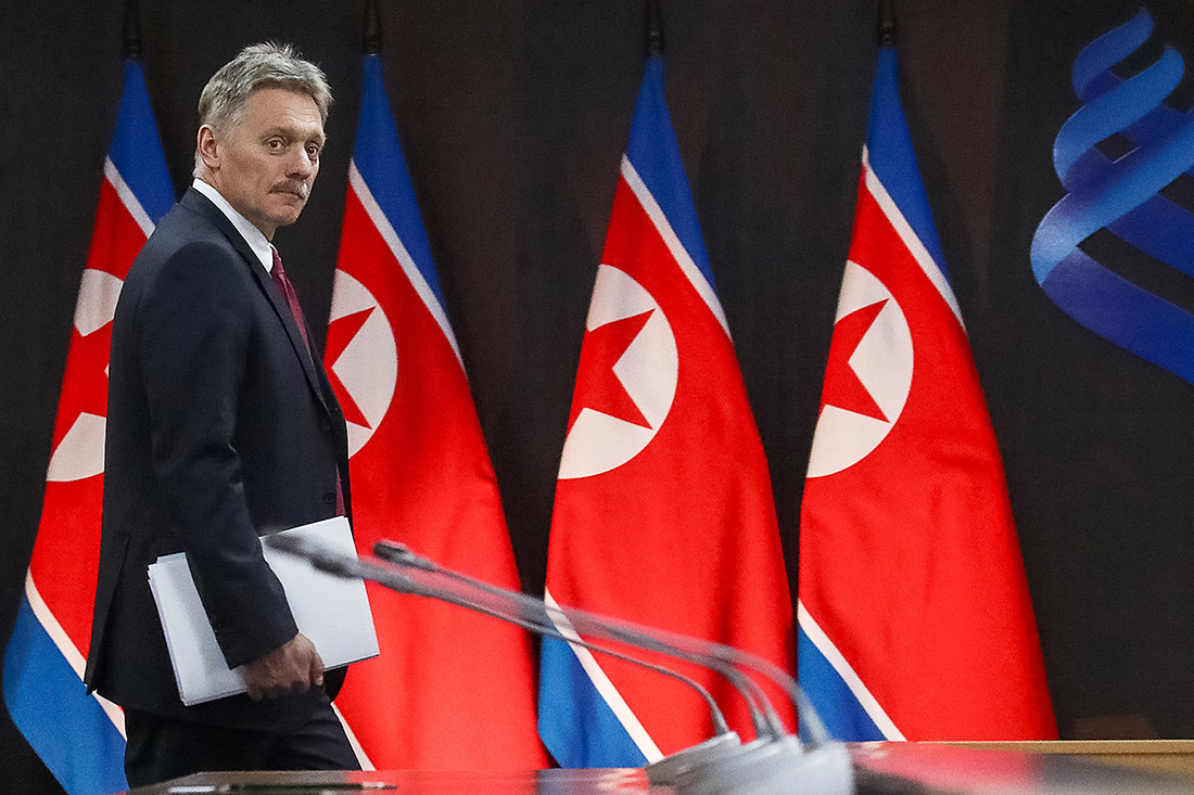 Беседа "тет-а-тет" Владимира Путина и Ким Чен Ына, продолжалась почти два часа вместо запланированного часа. На фото - пресс-секретарь президента России Дмитрий Песков.