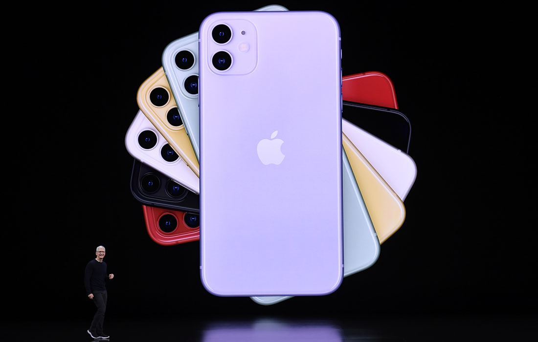 iPhone 11 оснащен 6,1-дюймовым IPS-экраном Liquid Retina и представлен в шести цветах - лавандовом, зеленом, черном, белом, желтом и красном, его стоимость составит от 59990 рублей