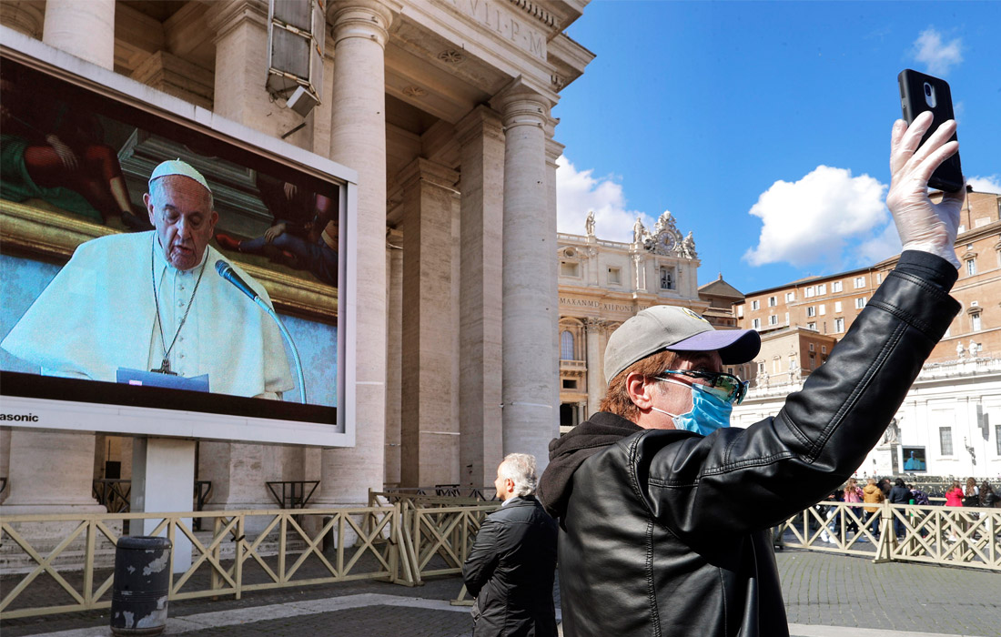 8 марта. Папа Римский Франциск впервые прочитал воскресную проповедь при помощи онлайн-трансляции. Проповедь понтифика была записана в библиотеке Ватикана и транслировалась на экран, установленный на площади перед небольшим числом собравшихся.