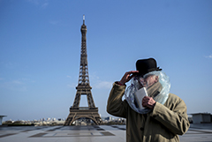 23 марта. Число выявленных зараженных во Франции достигло 16,018 тыс., число смертельных исходов в стране с начала эпидемии - 674. Эпидемия коронавируса в cтране перешла в третью стадию. С 17 марта во Франции введены строгие ограничения на передвижения людей. Закрыты кафе, рестораны, кинотеатры и непродовольственные магазины. Аптеки, продуктовые магазины, банки и АЗС остаются открытыми.