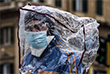 2 апреля. Италия сообщила о новых 760 случаях смерти от коронавируса, в результате чего общее число погибших достигло 13 915, что является самым высоким показателем в мире.